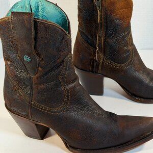 Womens size 7.5 Corral Boots